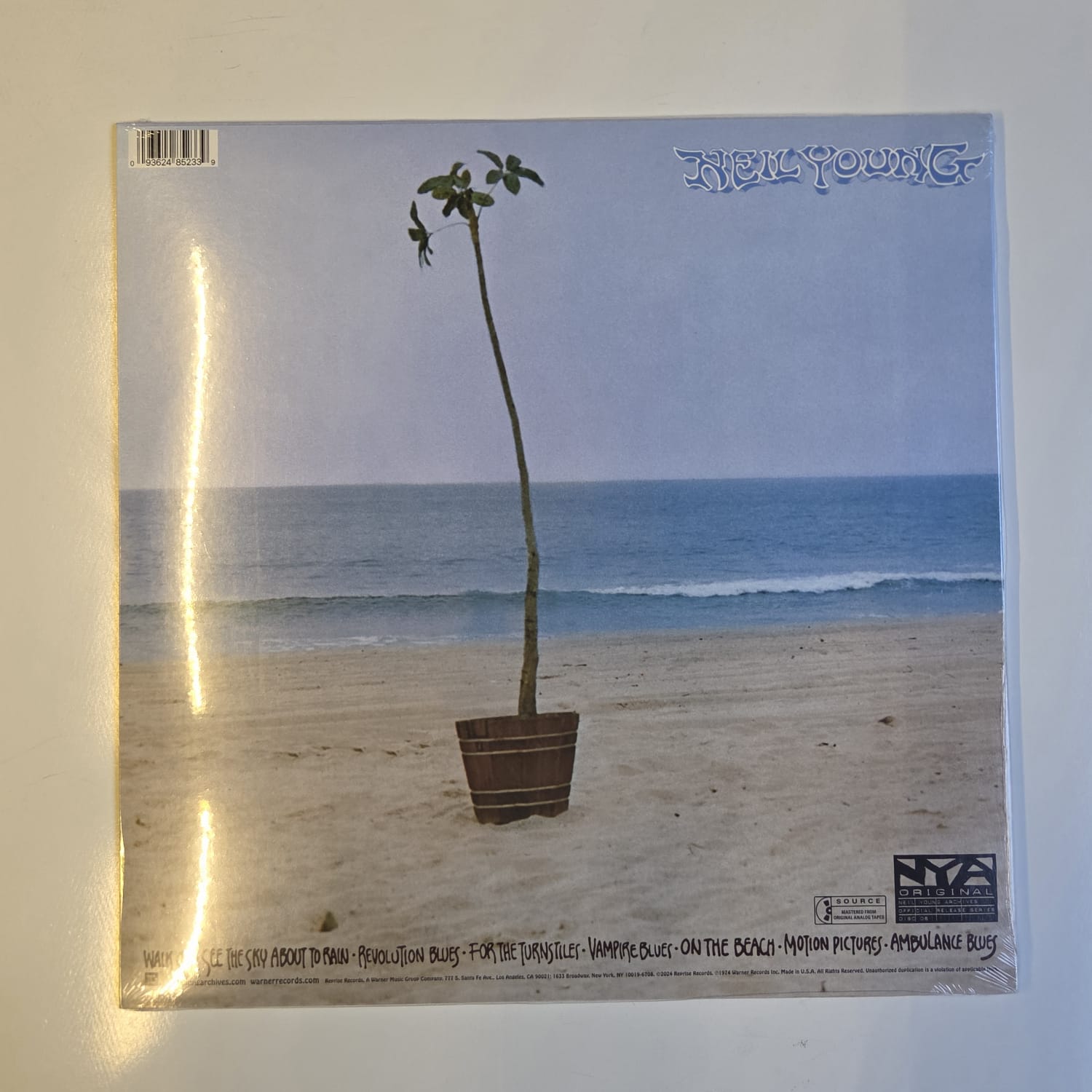 LP Neil Young - On The Beach 50th Anniversary - Lacrado - Imagem 2