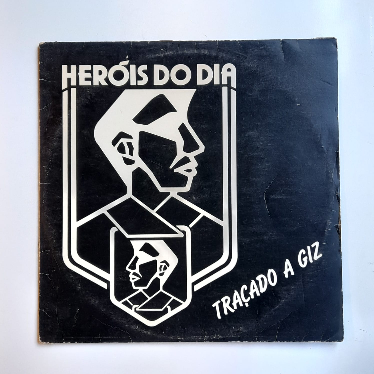 LP Heróis Do Dia – Traçado A Giz