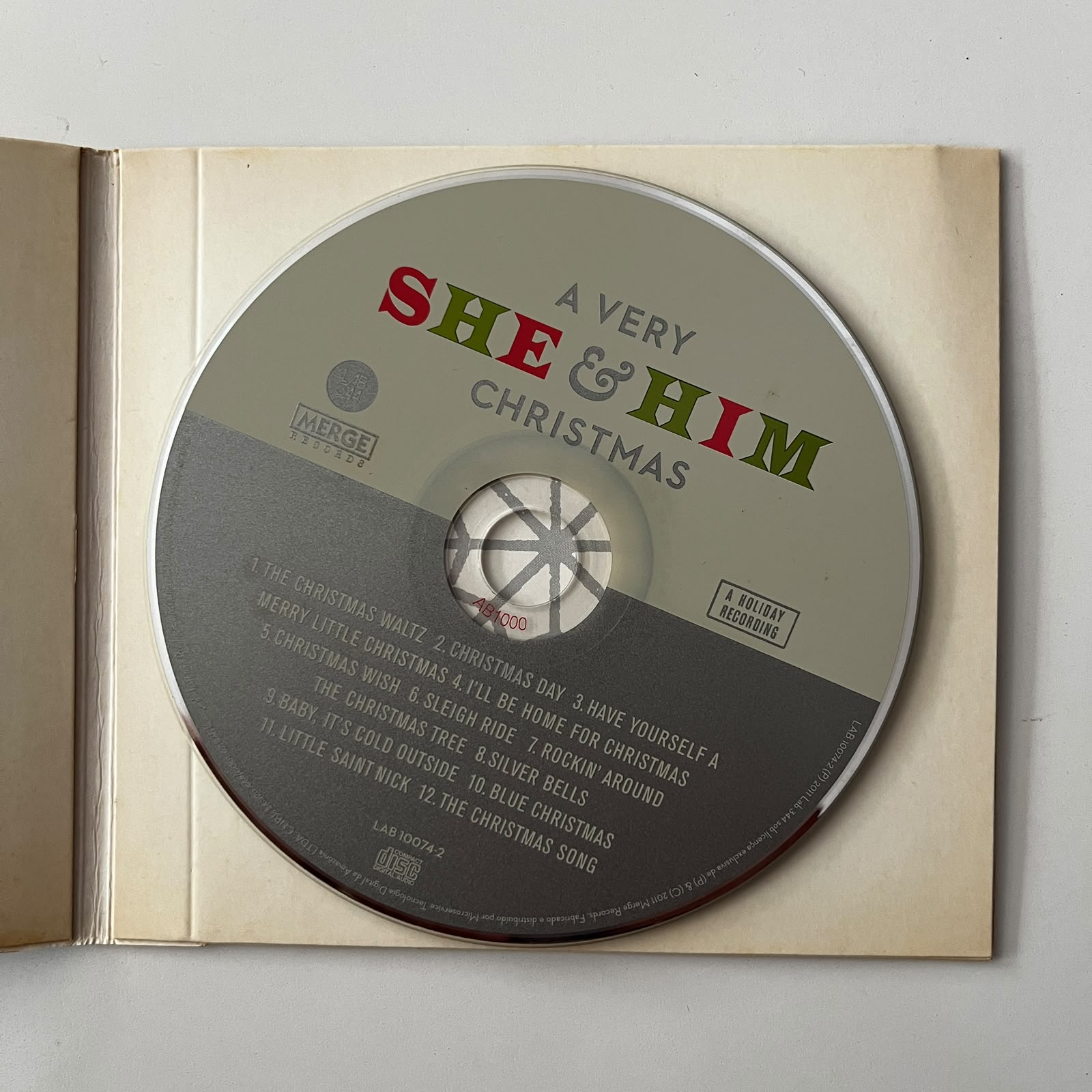 CD She & Him – A Very She & Him Christmas - Imagem 3