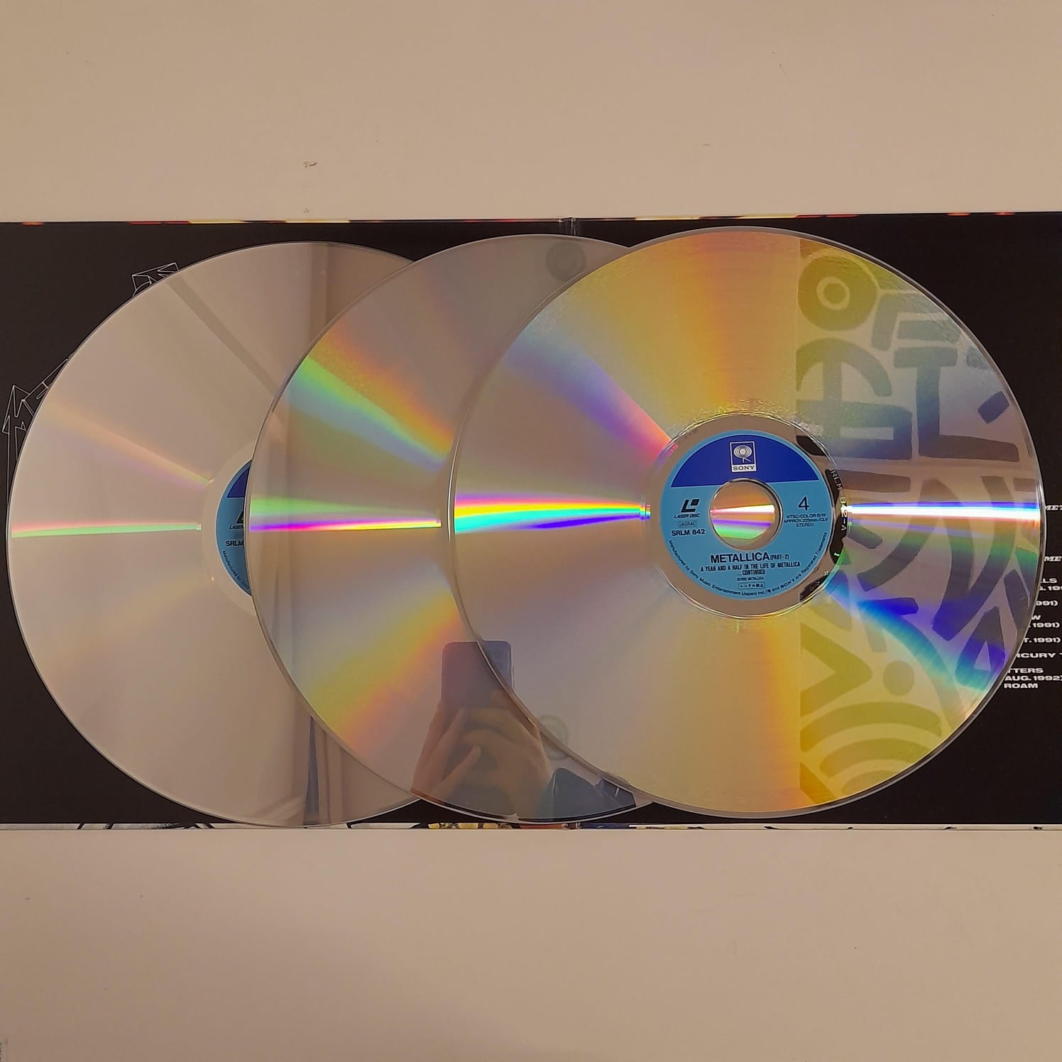 Box Laserdisc Metallica - A Year And A Half In The Life Of Metallica ... Continued - Triplo importado - Imagem 2