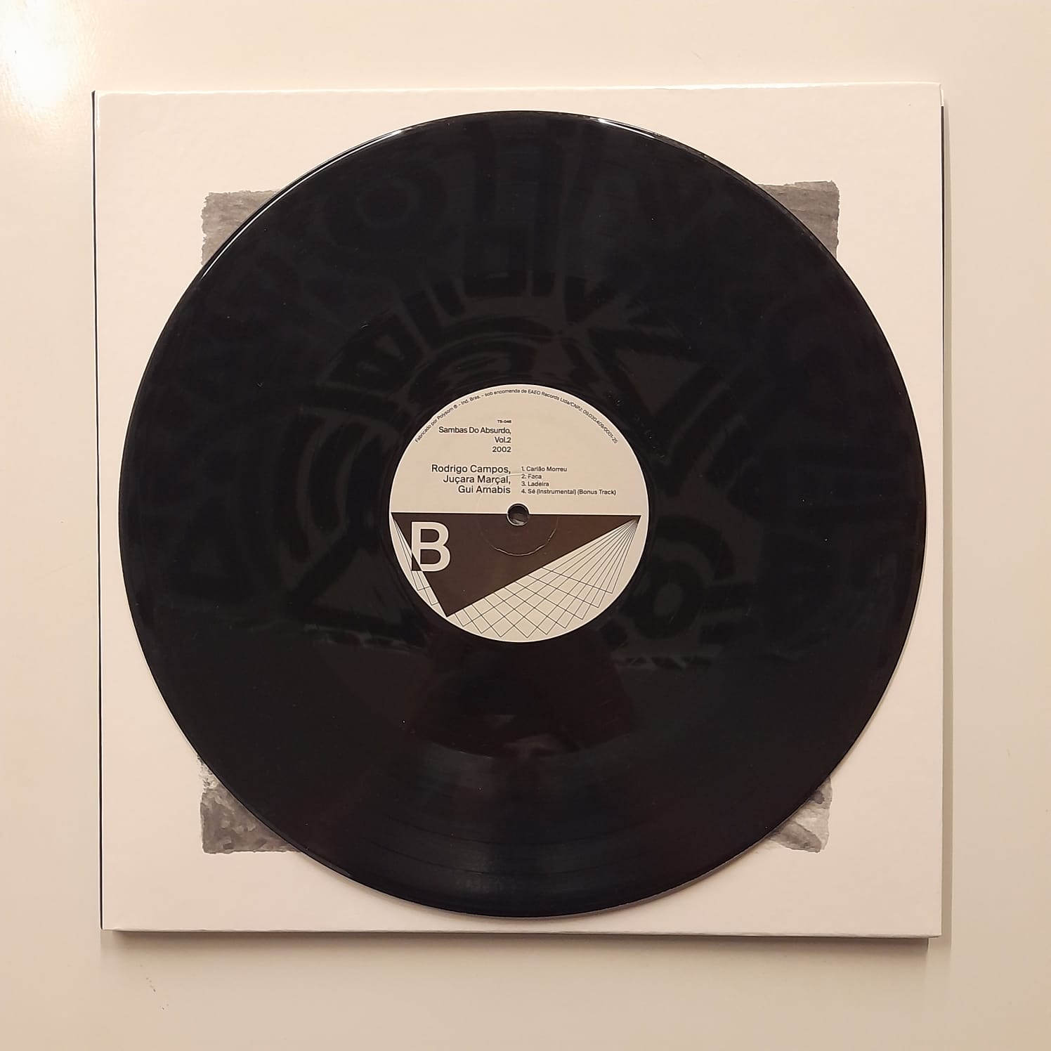 LP Rodrigo Campos, Gui Amabis, Juçara Marçal – Sambas Do Absurdo, Vol. 2 - Imagem 4